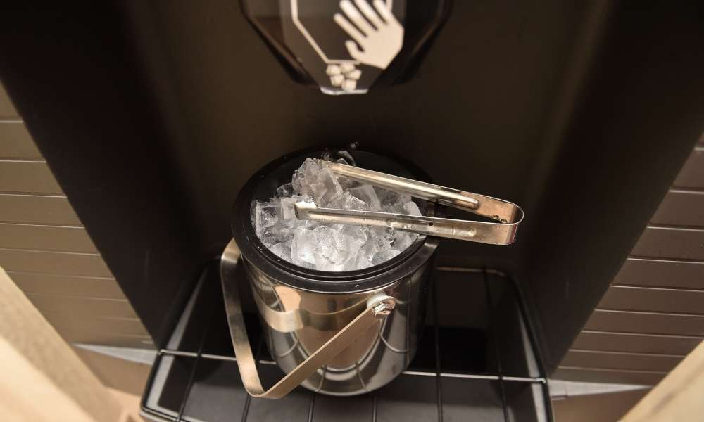 How to Use a Portable Icemaker